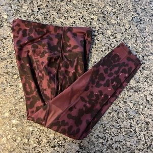All In Motion CONTOUR Power Waist, High Rise  7/8leggings with two pockets